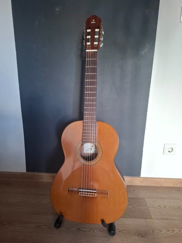Eine klassische gitarre mit - eine,